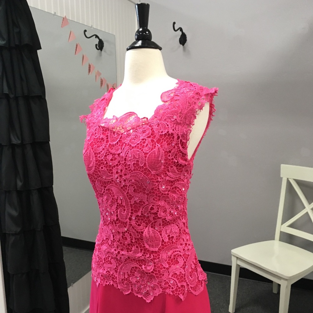 Formal dress - Picture 2 of 3